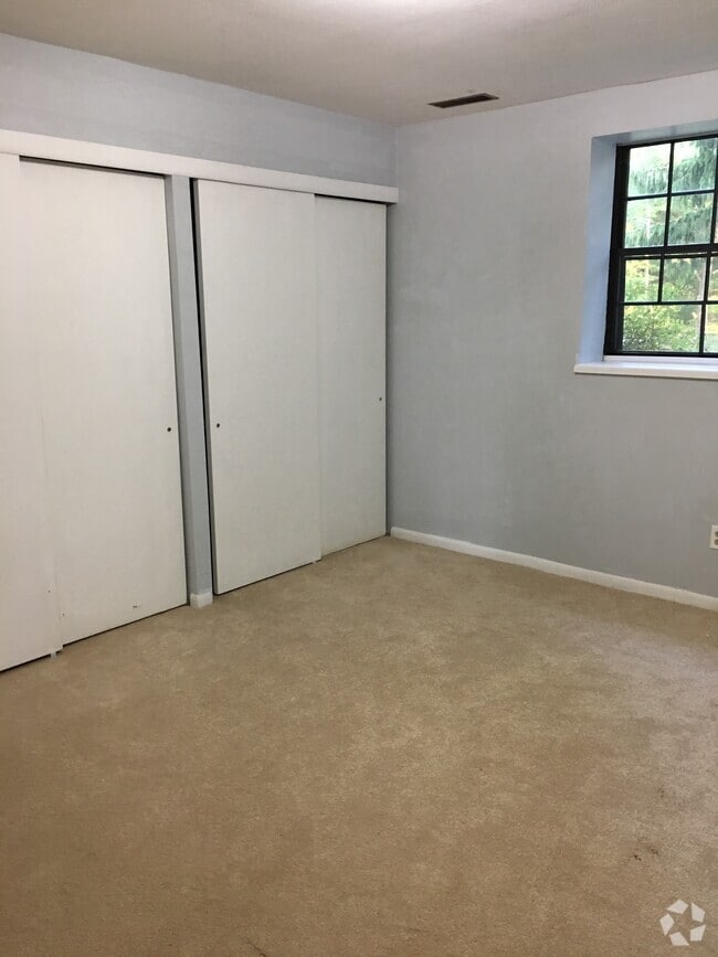 Building Photo - 16 Cardinal Dr Unit 1 Rental