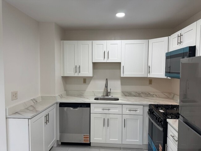 Building Photo - 1748 Jancey St Unit Apt 4