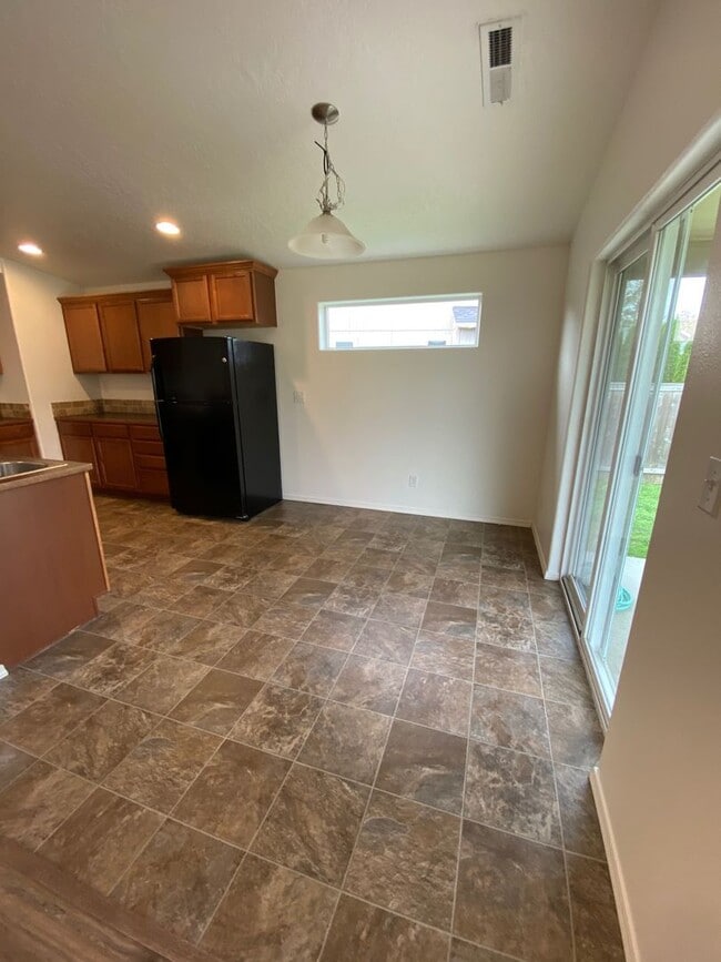 Photo - Beautiful 3 bed/2.5 bath with open floorplan!