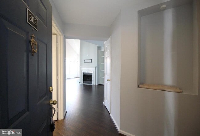 Building Photo - 46598 Drysdale Terrace Unit 303