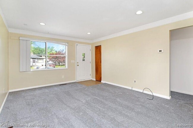 Photo - 5705 Detroit St