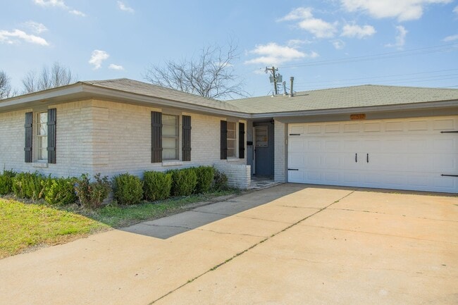 Photo - Beautiful home for lease near Hefner & Penn