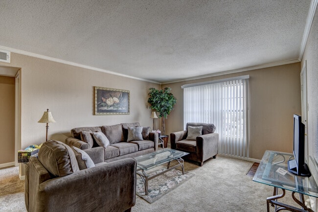 1BR, 1BA - 755SF - Living Room