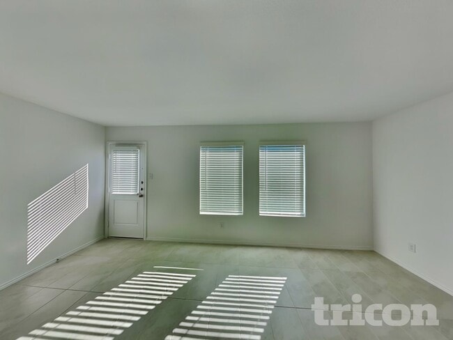 Photo - 1793 Courage Crk