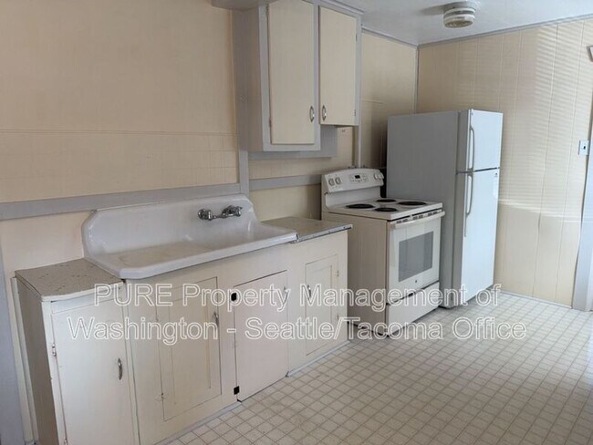 Photo - 2106 42nd Ave SW