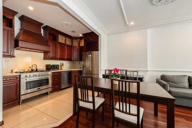 Photo - 475 W 146th St