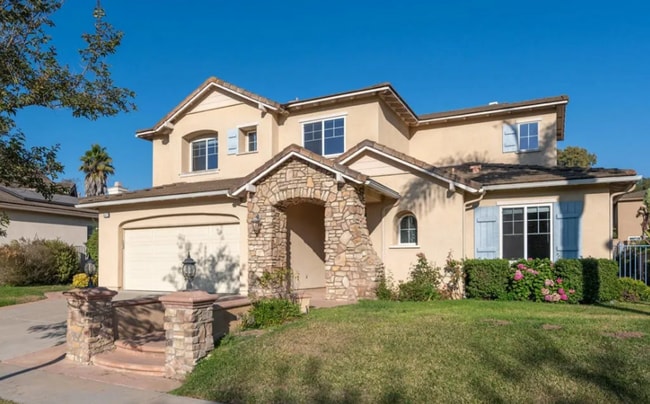 Building Photo - Fabulous 5 bed, 3 bath 2-story home in the Dos Vientos Community