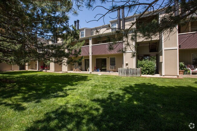 Building Photo - 512 E Monroe Dr Unit 512 E Monroe Dr D415 Rental