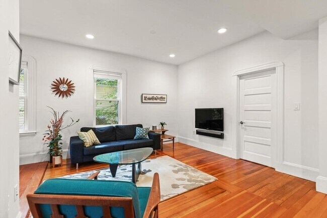 Photo - 46 Elmwood St Unit 2