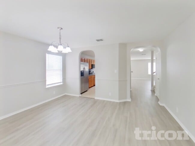 Photo - 517 Zapata Cir