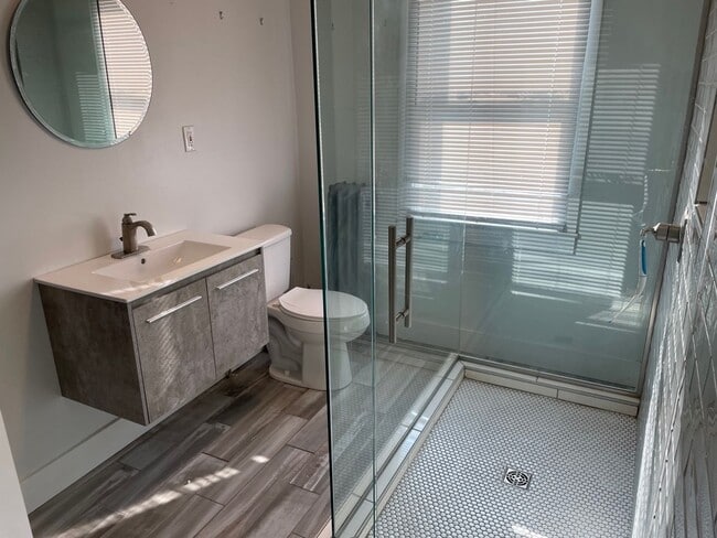 Photo - 725 Michigan St NE Unidad -