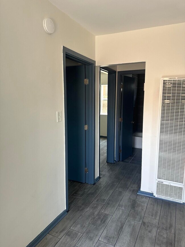 Photo - 1245-1247 E 40th Pl