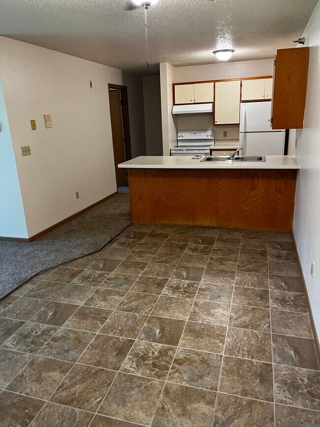 Photo - Lincoln Pointe