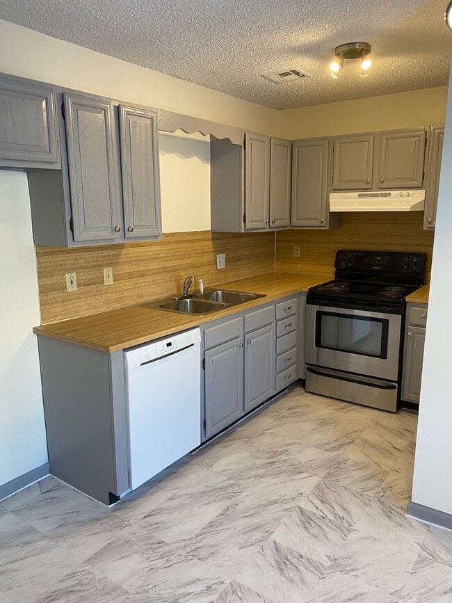 2 Bed 1 Bath 1 Car Garage Duplex in Centra... - 2 Bed 1 Bath 1 Car Garage Duplex in Centra... Casa