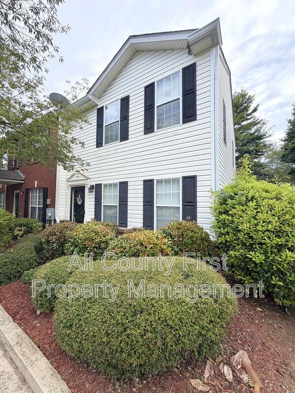 5867 Strathmoor Manor Cir