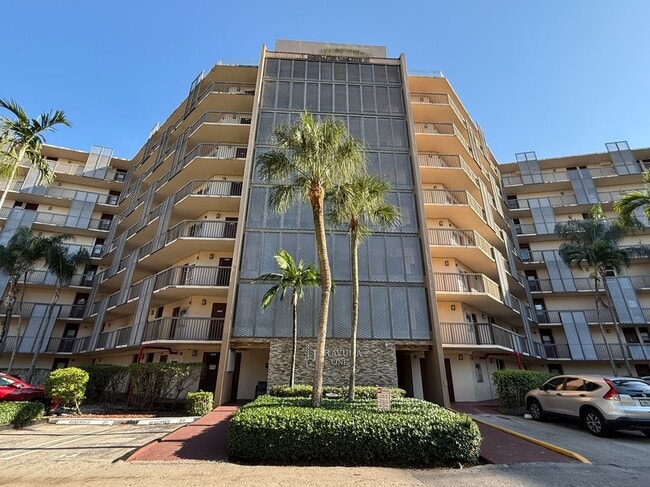 Photo - 3301 N Country Club Dr Condo