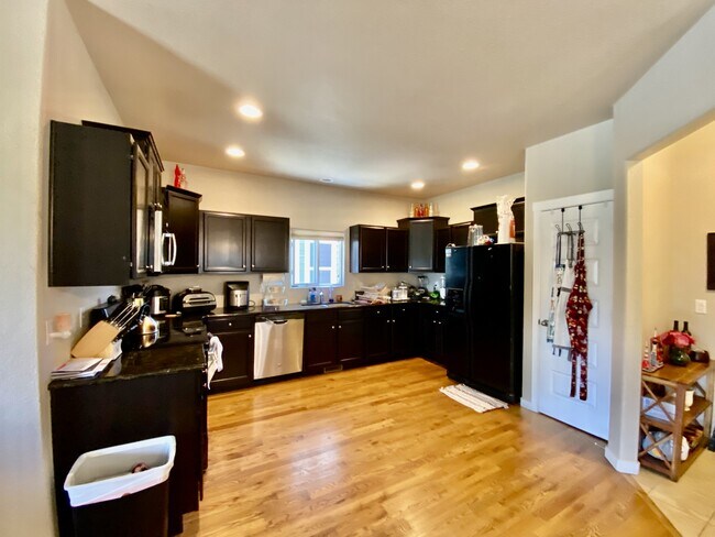 Photo - 2467 Dorset Dr Unit B