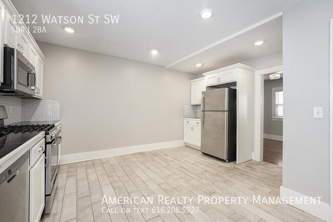 Photo - 1212 Watson St SW
