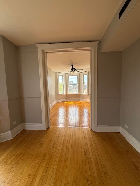 Building Photo - 2138 W 21st Pl Unit 3rd floor Rental