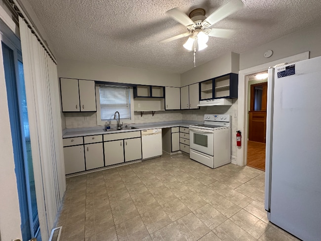 Photo - 252 S Oak St