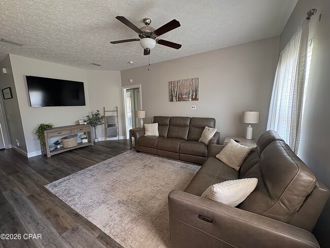 Photo - 801 W 17th St