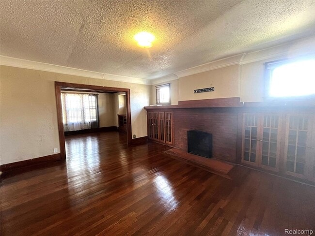 106 Geneva Ave
