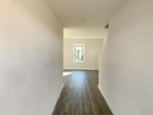 Photo - 142 Queens Cir