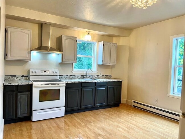 Building Photo - 887 Branch Ave Unit 2