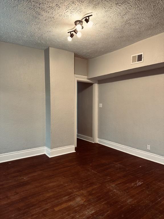 Photo - 305 First St