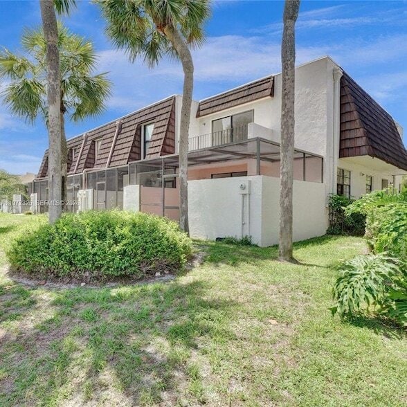 Photo - 9120 Taft St