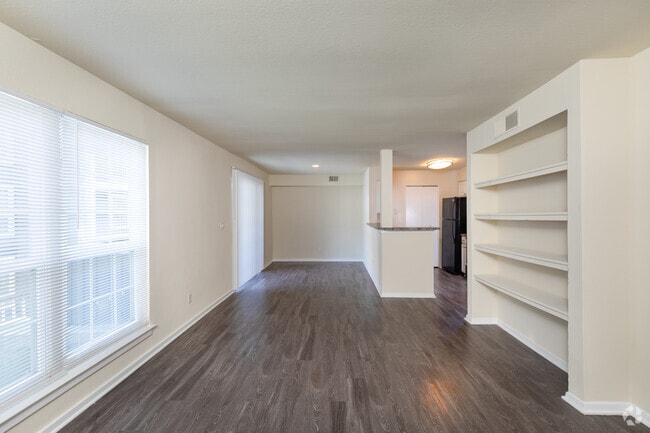 2BR, 2BA - 1008 SF