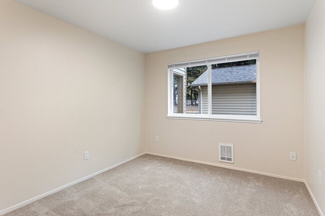 Photo - Sammamish River Apartments