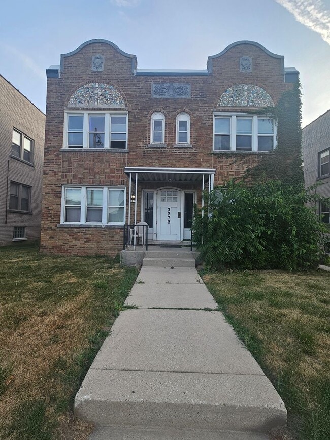 Building Photo - 3279 S Kinnickinnic Ave. (6 Unit)