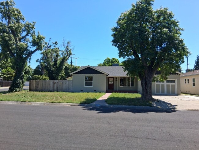 Building Photo - 340 N Santa Rosa Ave