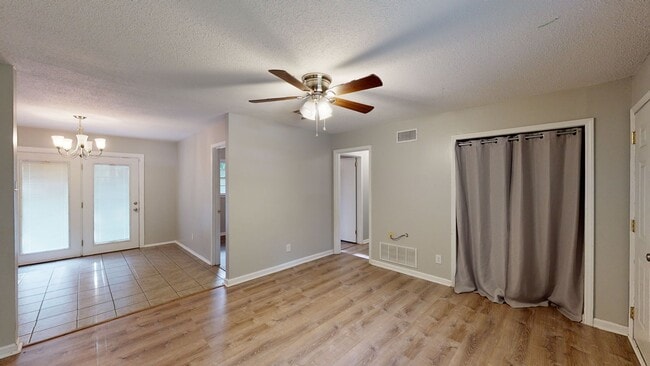 Photo - Precious updated 3 bed/1bath located in Oakleigh Heights