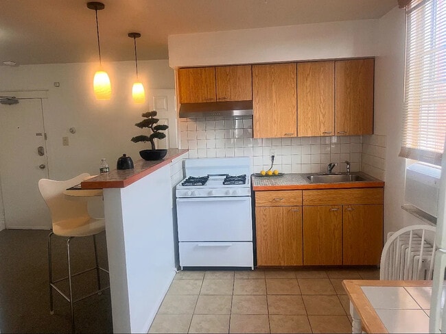 Building Photo - 1001 Wolf St