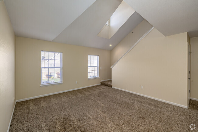 2BR, 2BA - 1,336SF - Living Room - Mallard Pond Apartments & Condos
