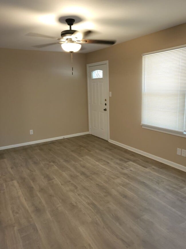 Photo - 304 E Ellen Ave