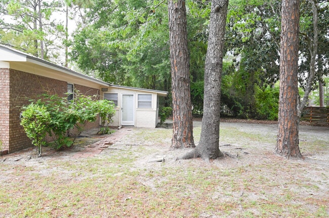 Photo - 700 Spratt St