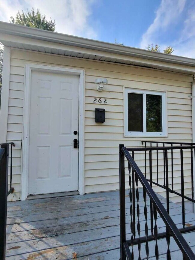 Photo - Spacious and Comfortable Living on Buddie ...