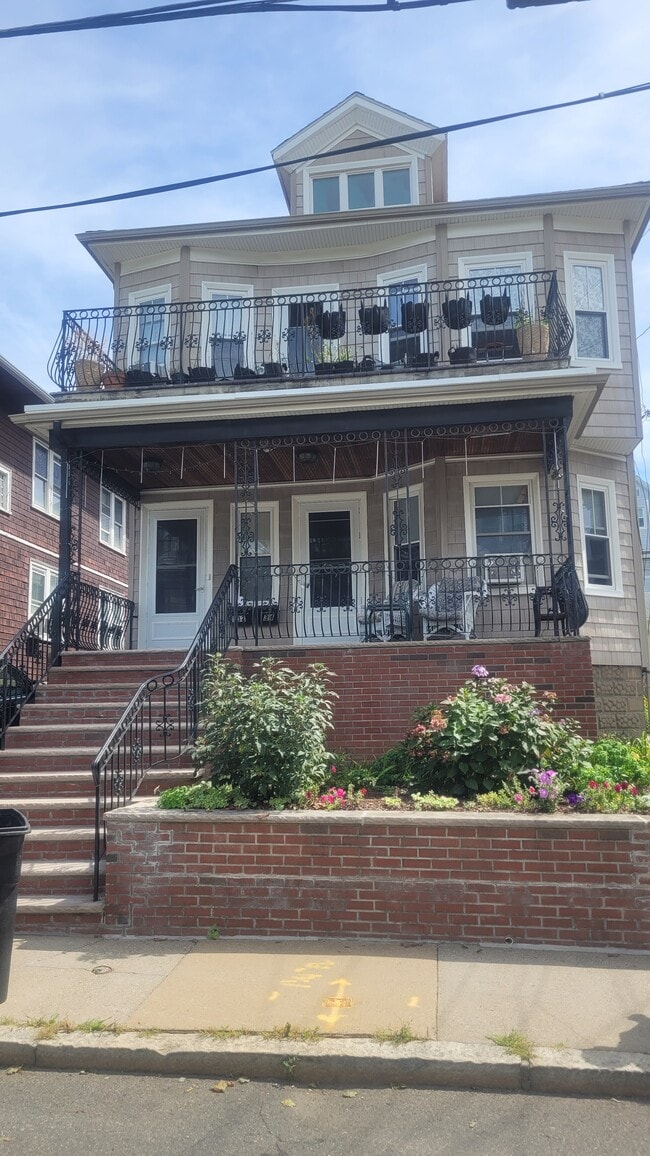 Building Photo - 132 W Adams St Unit 132
