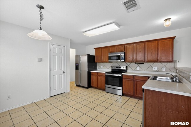 Photo - 1725 Bluebird Dr