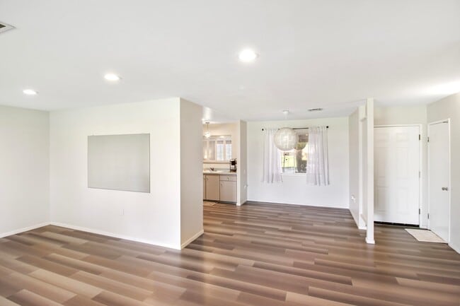 Photo - 43480 Illinois Ave