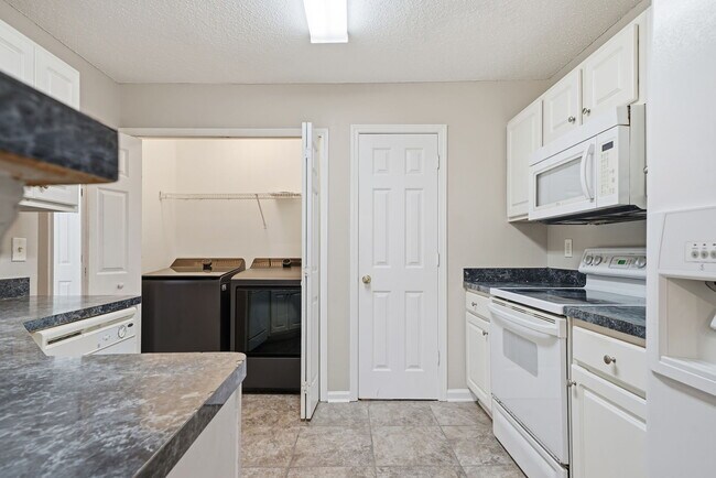 Photo - 2297 Charleston Pointe SE