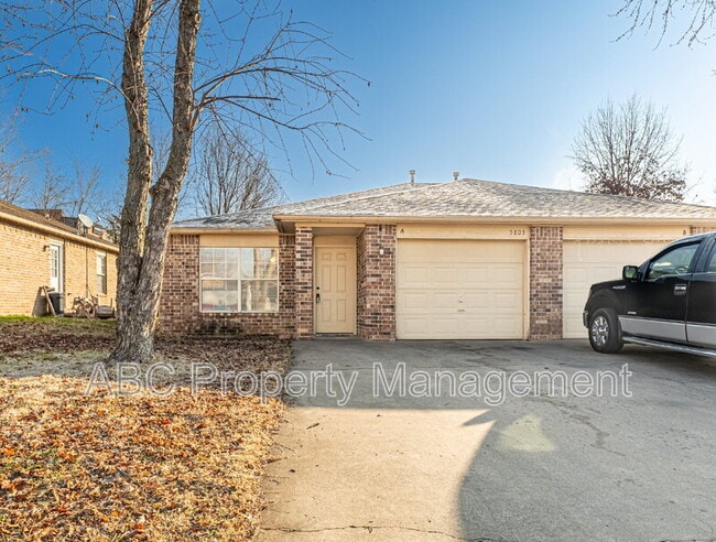 Building Photo - 5803 Samantha St Unit B