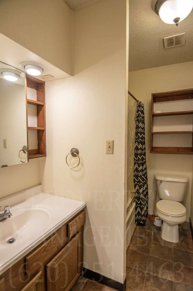 Photo - 2 Bedroom 1 Bath Coffeyville Apartment. Unidad Apartment C