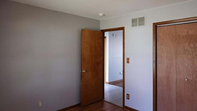 Photo - 8732 Madison St