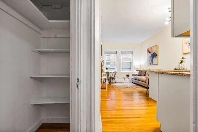 Photo - 481 Beacon St Unidad 43