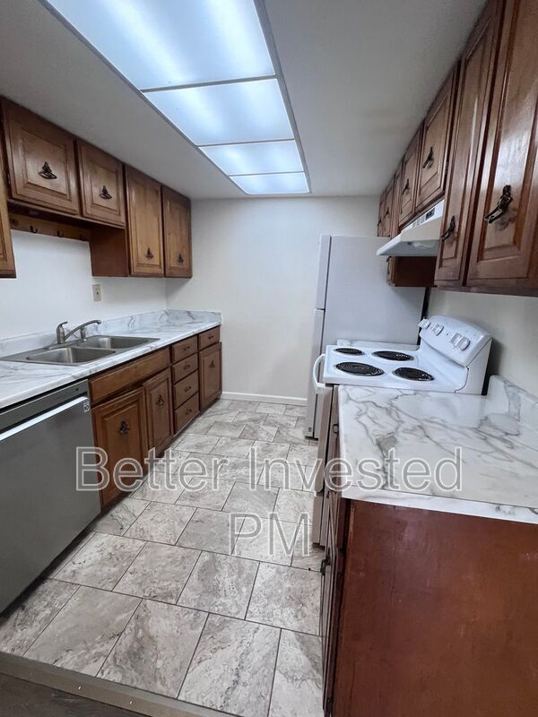Photo - 857 S Oak St Unit Apt 9