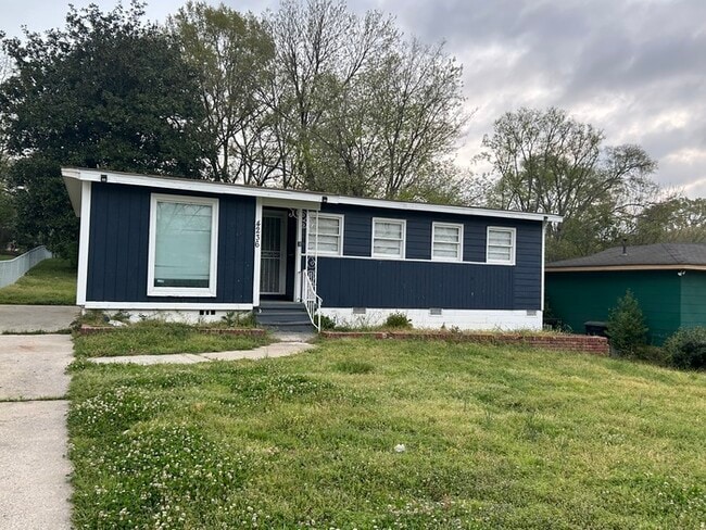 Building Photo - 3 bedroom, 2 bath newly updated home in the Birmingham Eastlake area